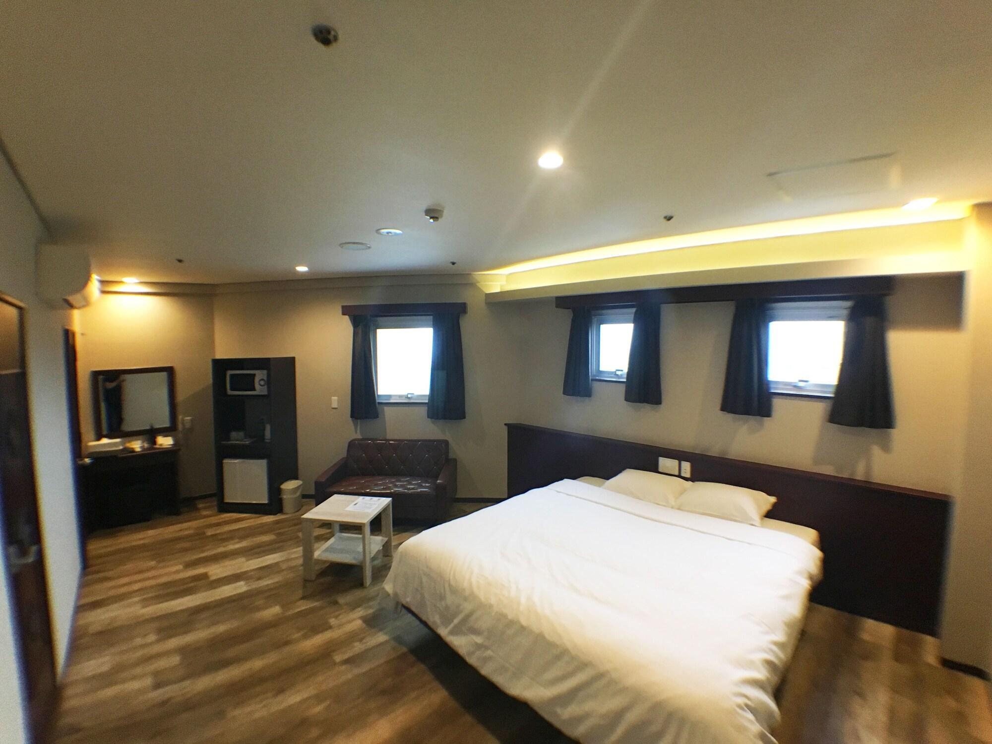 Rycom Crystal Hotel Okinawa Exteriör bild